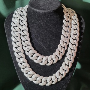 Chaîne cubaine en moissanite diamantée la plus vendue, bijoux de luxe pour collection et accessoires de mode, disponible au prix export. - Product Image 6