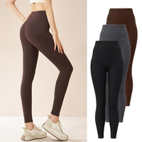 Pantalones de yoga ajustados para correr con patrón sólido de compresión de cintura alta con bolsillos a rayas, pantalones cortos de yoga abdominales y levantamiento de cadera