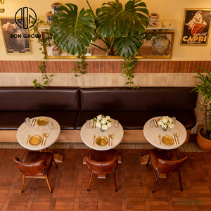 Ensemble de meubles vintage en bois et cuir, comprenant une banquette demi-cercle, une table et des chaises, pour salon de thé, restaurant, usage commercial - Product Image 5