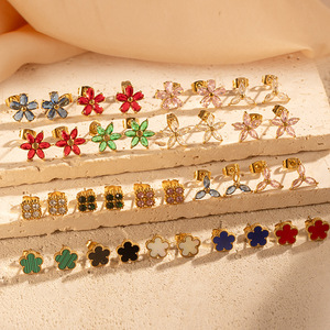 Nouveauté Mode Boucles d'oreilles clous fantaisie fleur noble plaquées or 18 carats avec zircons cubiques multiples Bijoux fins - Product Image 1