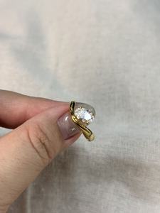 แหวนเงินแท้ 925 ประดับเพชรซิคอนจาก UM Jewelry เหมาะสำหรับสวมใส่ทุกวัน งานแต่งงาน งานหมั้น และเป็นของขวัญในโอกาสวันครบรอบ - Product Image 4