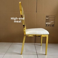 Chaises de réception de luxe en acier inoxydable pour événements, avec dossier en O doré, revêtement en cuir blanc, idéales pour mariages et banquets en extérieur - Vente en gros