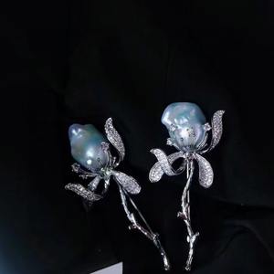 Broche en cristal de forme baroque haut de gamme, perle rose, verre trempé avec un design simple de fleur de poitrine pour les accessoires de manteau et de costume - Product Image 1