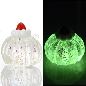 Jouets Squishy en Maltose en forme de Gâteau Citrouille Luminescent dans le Noir, Jouets Anti-Stress Souples à Presser pour Enfants et Adultes, Idéal pour les Fêtes - Product Image 2