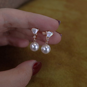 Boucles d'oreilles à clip pour femmes, style Song Yuqi, petites boucles d'oreilles en perles, nouvelle mode automne hiver 2021, INS - Product Image 1