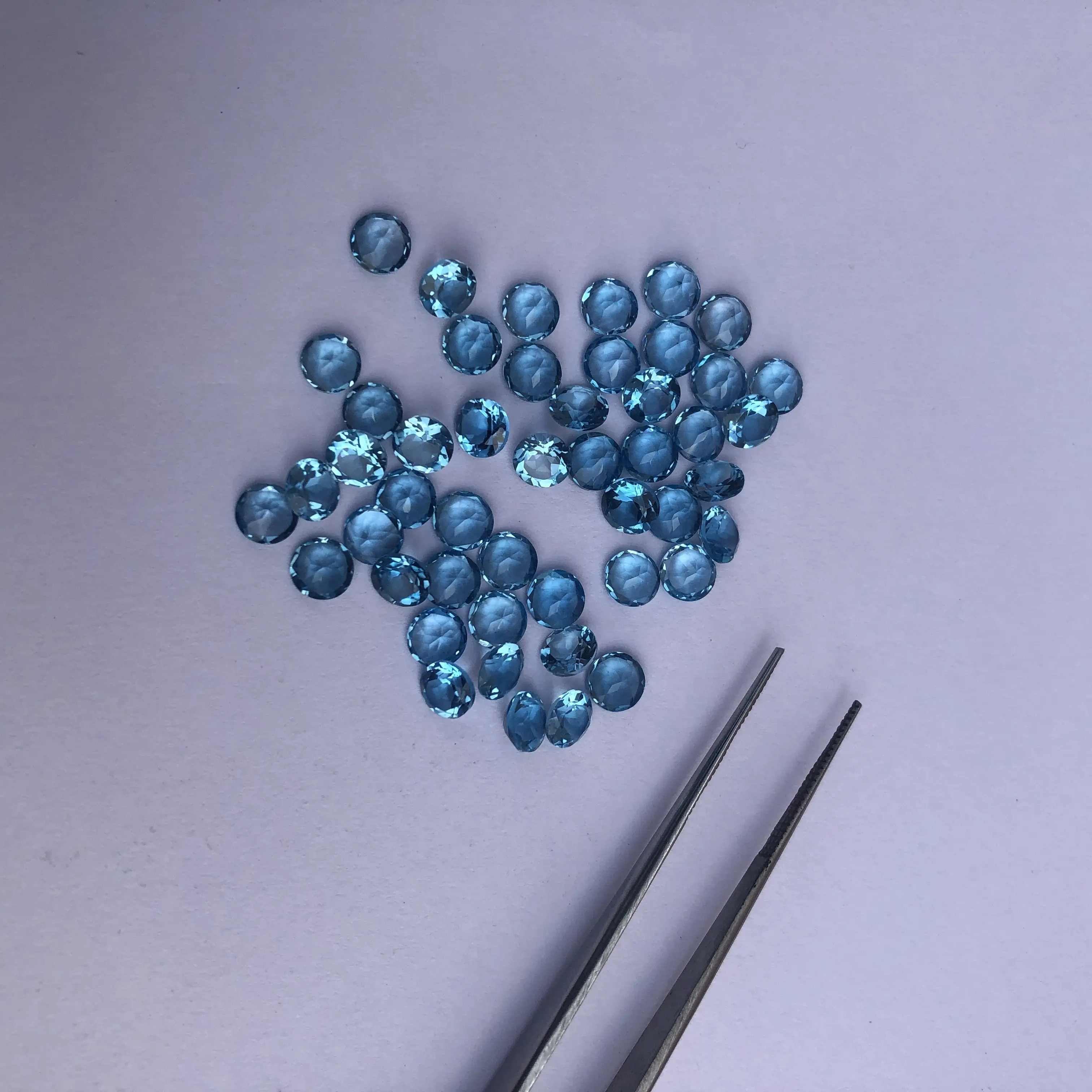 Acheter prix d'usine 4mm naturel suisse topaze bleue pierre à facettes ronde coupe lâche pierres précieuses calibrées pierres semi-précieuses en gros