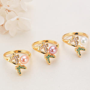 Anillo de Perlas de Agua Dulce de Zhuji con Diseño de Mariposa Doble Voladora, Estilo Simple y Moderno, Chapado en Cobre, Color Dorado, Venta al por Mayor - Product Image 1