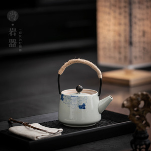 Tetera creativa con diseño de peonías pintadas bajo el esmalte, estilo retro, para uso doméstico, con filtro para preparar té. - Product Image 1