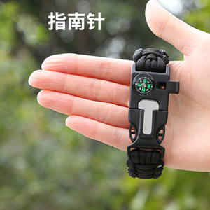สร้อยข้อมือพาราคอร์ดแบบปรับได้ พร้อมเข็มทิศ นกหวีด ที่จุดไฟ 5 in 1 อุปกรณ์ฉุกเฉินกลางแจ้ง สีดำเขียว - Product Image 2