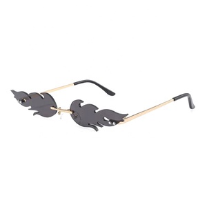 2020 vente chaude feu flamme petit cadre en métal lunettes <span class=keywords><strong>de</strong></span> soleil sans <span class=keywords><strong>monture</strong></span> lunettes <span class=keywords><strong>de</strong></span> soleil <span class=keywords><strong>à</strong></span> <span class=keywords><strong>la</strong></span> <span class=keywords><strong>mode</strong></span> femmes - Product Image 6