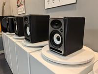 Moniteur de studio actif professionnel bi-amplifié avec entrées XLR, TRS, RCA pour enregistrement en champ proche et production musicale à domicile