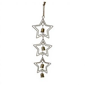 Ornement étoile suspendu en fer classique avec finition vintage, parfait pour la décoration murale et de porche de style farmhouse. - Product Image 1