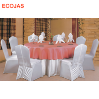 Ensemble table et chaises de banquet pour hôtel avec chaises recouvertes de blanc pour projets de salles de mariage et de réception