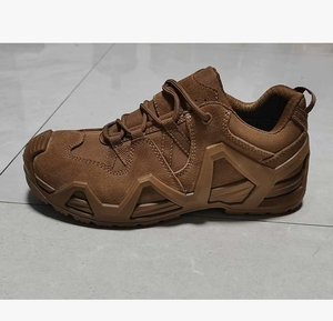 Chaussures de course, d'entraînement, de chasse et d'escalade antidérapantes TSB07 personnalisées, couleur coyote, robustes, pour hommes. - Product Image 1