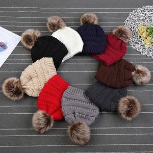 Gorro de Esquí para Mujer, Gorro de Punto con Pompones de Piel Sintética, Gorro de Invierno Cálido y Suave para Mujer - Product Image 2