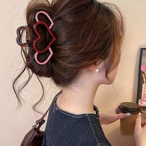 Accessoires pour cheveux pour femmes et filles, nouveau style, pince à cheveux en forme de requin bicolore, pince en plastique creuse en forme de cœur - Vente en gros - Product Image 4