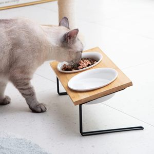 Erhöhter Holz-Katzenfutternapfständer 15 °   Neigbare Erhöhte Hundefutterschale Doppelte Keramik-Tiernahrungsschalen Bambus Wasser- und Futterschalenhalter - Product Image 1