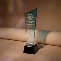 Trophée de récompense en cristal minimaliste écologique haut de gamme avec logo personnalisé, impression UV et gravure laser pour employé exceptionnel