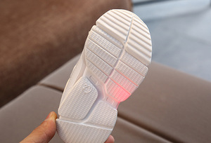 <span class=keywords><strong>Zapatillas</strong></span> LED para Niños de Talla 21-30 <span class=keywords><strong>con</strong></span> Suela Luminosa, Zapatos Brillantes para Niños y Niñas, Estilo para Caminar - Product Image 2