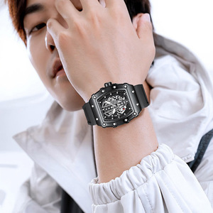 Reloj de Hombre con Forma de Barril de Vino - Reloj de Cuarzo Luminoso e Impermeable para Hombre - Nuevo Modelo con Forma de Barril de Vino - Product Image 1