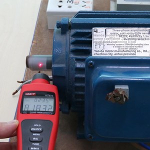 Tacómetro Digital sin Contacto UT372 10-99999 RPM, Medidor de Velocidad Láser, Hecho en China Continental - Product Image 2