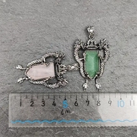 Bijoux en gros Accessoires Bouclier Forme Double Dragon Charme Pierre Naturelle Guérison Oeil de Tigre Cristal Pendentifs pour Hommes c
