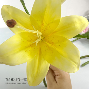 การจัดดอกลิลลี่ประดิษฐ์สูง 37 ซม. ของตกแต่งบ้านงานแต่งงานแบบจำลองเสมือนจริง - Product Image 4