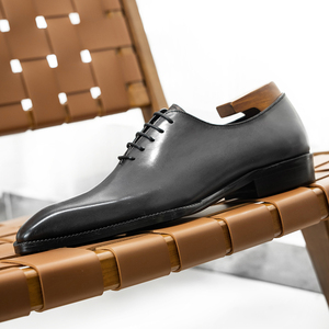 Nuevos Zapatos de Hombre de Alta Gama en Cuero Genuino, Zapatos de Vestir Oxford con Punta Cuadrada y Detalles Tallados en Cuero - Product Image 5