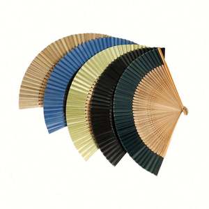 Éventail pliant personnalisé avec logo gravé, baleines en bois de bambou, pompon en soie ajouré, style oriental chinois, cadeau de mariage - Product Image 1