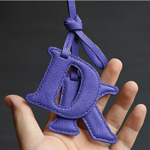 अनुकूलित चमड़े के बैग आकर्षण लक्जरी कुंजी चेन हस्तनिर्मित पत्र महिलाओं के लिए वास्तविक चमड़े की कार कुंजी बैग - Product Image 6