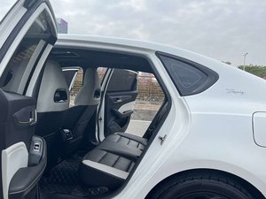 Sedán MG6 Pro Usado Premium 2021 2022 1.5T Automático LHD Euro VI Bajo Kilometraje Sin Accidentes Venta al Por Mayor Exportación a Granel - Product Image 5