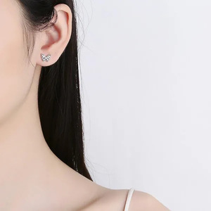 Orecchini a perno a forma di farfalla dolce per donna, accessori per l'orecchio delicati e alla moda per l'uso quotidiano - Product Image 6