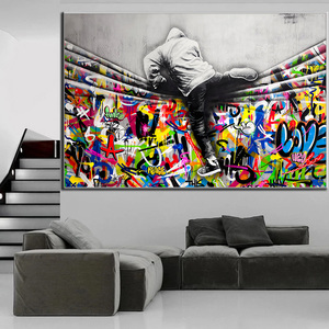 Affiches et impressions d'art mural Graffiti <span class=keywords><strong>de</strong></span> rue derrière le rideau pour la décoration du salon, tableaux d'art - Product Image 3