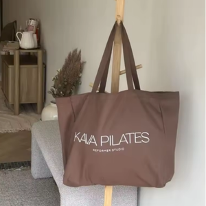 カスタムロゴ特大トートバッグコットンキャンバス再利用可能ヨガとピラティス用大型食料品ショッピングスポーツバッグ - Product Image 1