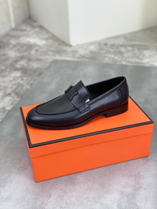 Mocasines de cuero liso para hombre con hebilla decorativa, zapatos de vestir sin cordones para negocios, uso diario, eventos formales y ocasiones informales. - Product Image 5