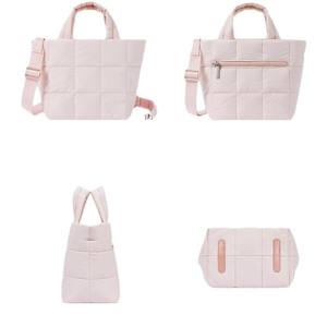 कस्टम मुद्रित क्विल्ड हैंडबैग पॉलिएस्टर गुलाबी छोटे पुफी टोटे लोगो प्रिंट - Product Image 5