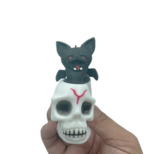 Nouveauté : Tasse anti-stress en forme de crâne de chauve-souris effrayant pour Halloween, jouet anti-anxiété à presser - Product Image 1