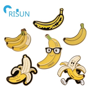 Usine personnalisée bananes fruits jaunes mignon émail broche métal course danse banane épinglette personnalisé pelé banane épingle insigne - Product Image 1