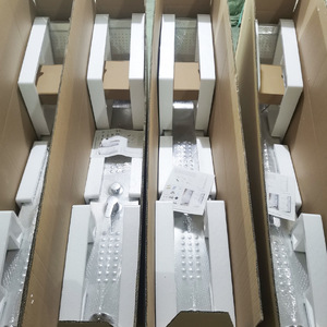 Columna de Ducha Montada en la Pared Water Droplet Sanitary Ware, Juego de Ducha Termostática de Acero Inoxidable 304, Acabado Negro - Product Image 1