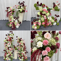Ensemble de colonnes florales artificielles rose, vert et bordeaux pour arrangement floral de mariage
