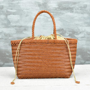Sac <span class=keywords><strong>de</strong></span> shopping <span class=keywords><strong>de</strong></span> <span class=keywords><strong>luxe</strong></span> en cuir véritable tressé à la main, grand format, pour femme, avec poignée supérieure, style panier français, vente chaude en gros direct usine - Product Image 2
