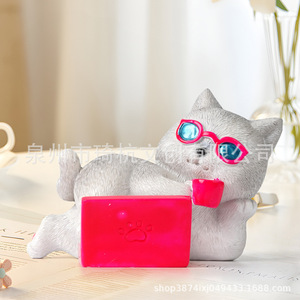 ตุ๊กตาแมวน่ารักใส่แว่นตาและแล็ปท็อป ของตกแต่งเรซิ่นสำหรับบ้าน สำนักงาน โต๊ะทำงาน ของขวัญ - Product Image 1