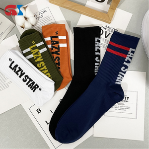 Calcetines deportivos de algodón de tubo largo para hombres adolescentes, calcetines casuales de estilo callejero inspirados en letras de moda para mujeres de Hip-Hop al por mayor - Product Image 1
