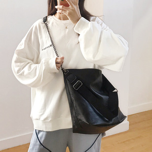 Bolso de Hombro Grande para Mujer, Color Negro, Estilo Minimalista, Correa de Cadena, Cierre de Cremallera, Uso Diario, Gran Capacidad, Bolso Bandolera - Product Image 1