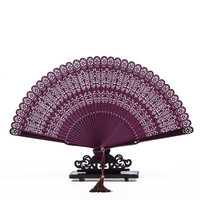 Éventail pliant en bambou sculpté style rétro européen HZ pour femme, mini éventail chinois élégant et parfumé avec motifs ajourés
