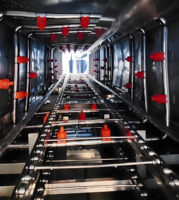 Laveuse industrielle automatique de caisses et de bacs en plastique de type tunnel, machine de lavage haute pression en SUS304 pour usine alimentaire