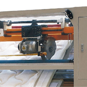 Machine à matelasser informatisée HY-QG-3 Coupeur de panneau de matelas et équipement de <span class=keywords><strong>coupe</strong></span> de <span class=keywords><strong>bordure</strong></span> avec composant moteur central - Product Image 4