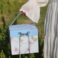 Boîte cadeau de luxe carrée personnalisée en gros pour mariage et anniversaire, en matériaux recyclés, avec gaufrage et fermeture magnétique, grande capacité pour