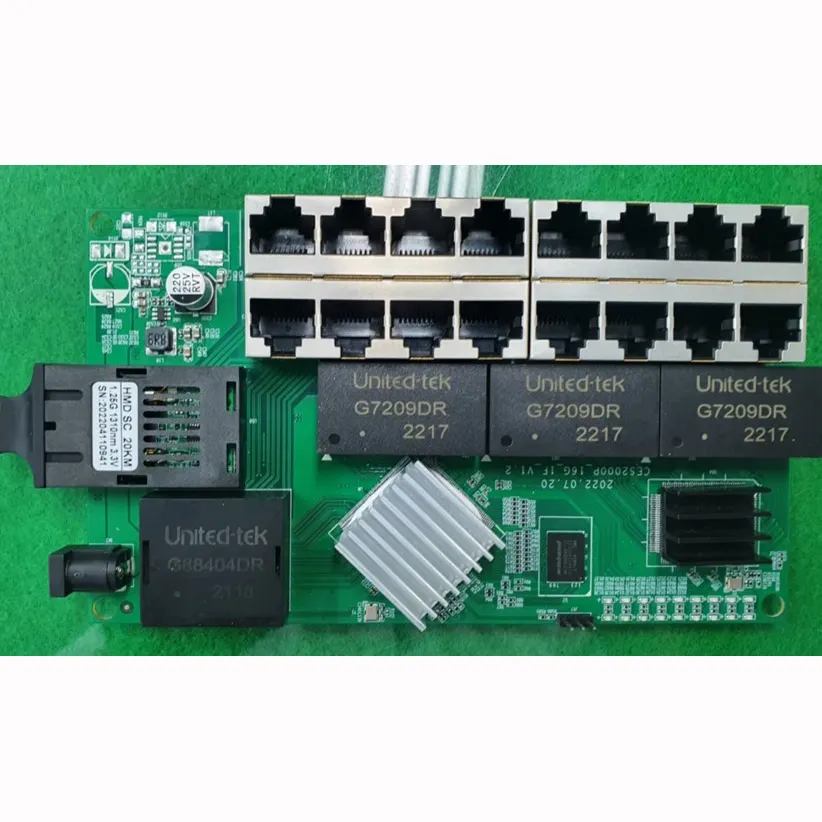 Gli switch ethernet gigabit a 16 porte gestiscono la scheda PCB