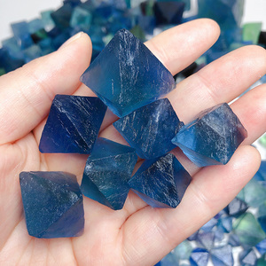 Bluk натуральный высококачественный синий флюоритовый лечебный камень синий флюоритовый необработанный Кристалл октаэдр - Product Image 2
